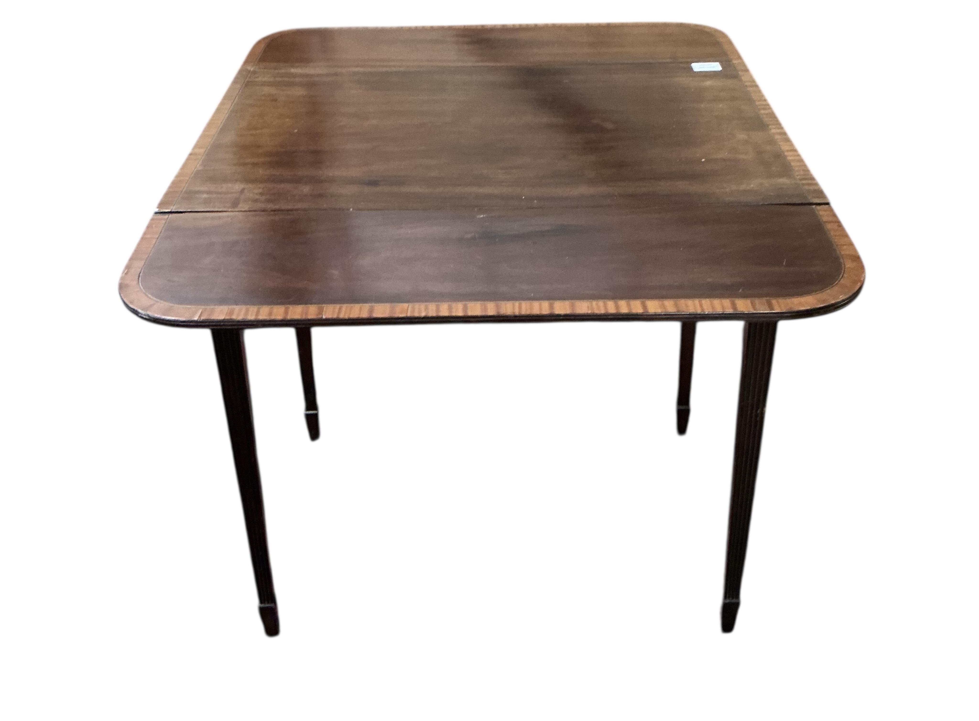 A George III satinwood banded mahogany Pembroke table, width 79cm, depth 54cm, height 71cm